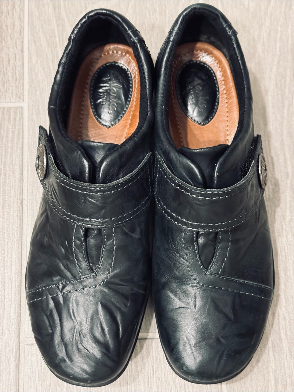 Women’s Black Leather  upper Casual Shoes Clark’s size 9,5 perfect condition